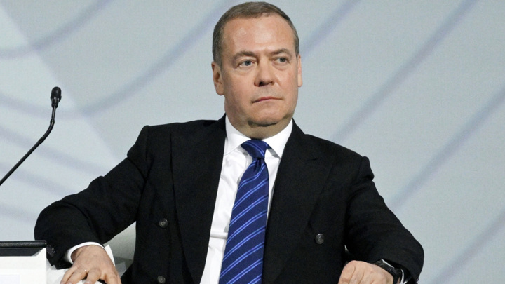 Медведев заявил, что Россию со времен Петра I хотят сделать падчерицей Европы