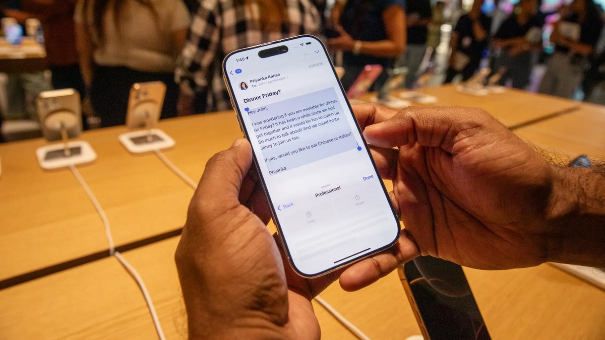 Apple Intelligence будет использовать модифицированную версию Google Gemini