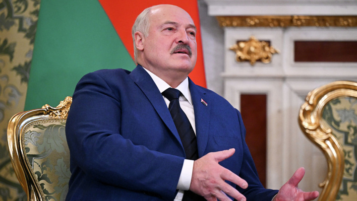 Лукашенко: наступление ВС РФ идет медленно, поскольку Путин жалеет людей