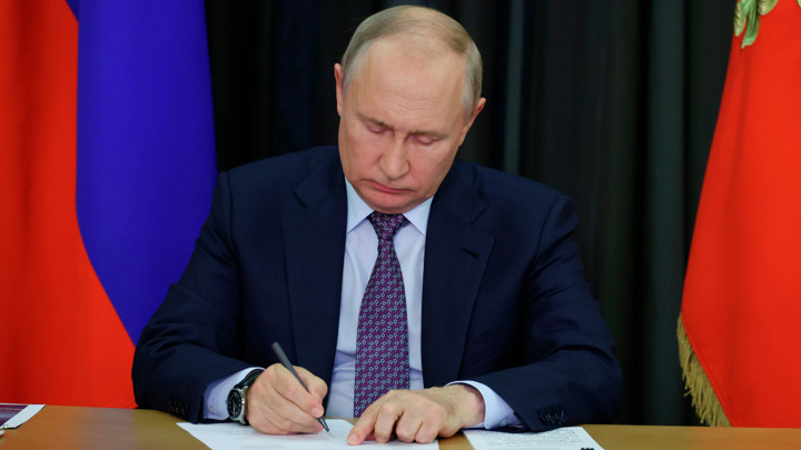 Путин расширил применение принудительных работ в качестве наказания