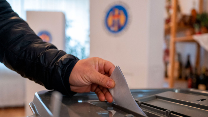 Песков отверг вмешательство России в молдавские выборы
