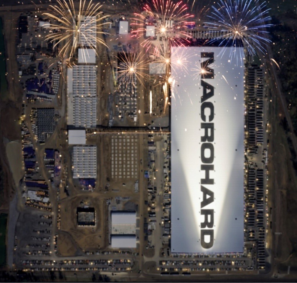 900 тыс. GPU, 2 гигаватта и троллинг Microsoft. Илон Маск строит третий дата-центр