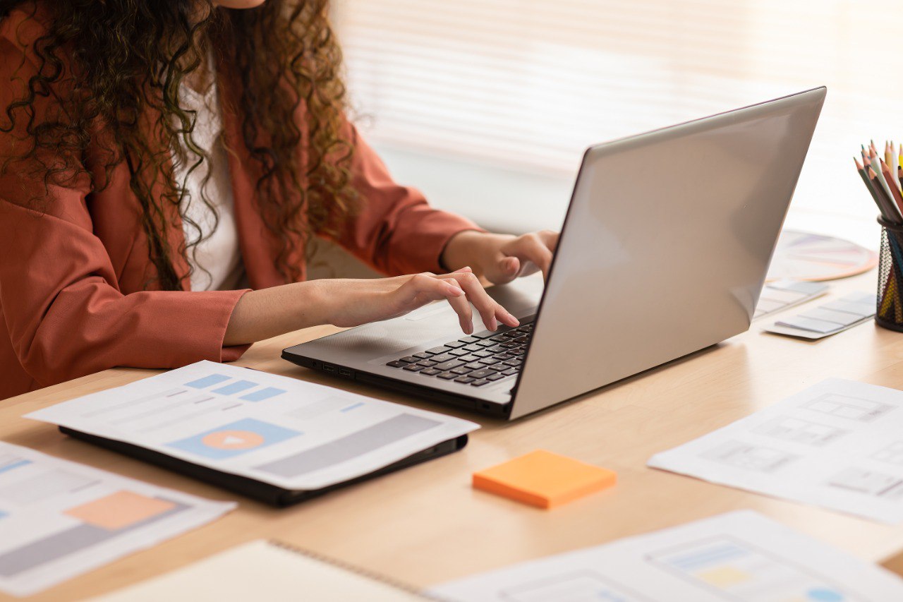 Исследование «Солара»: почти две трети компаний не контролируют утечки данных через нейросети