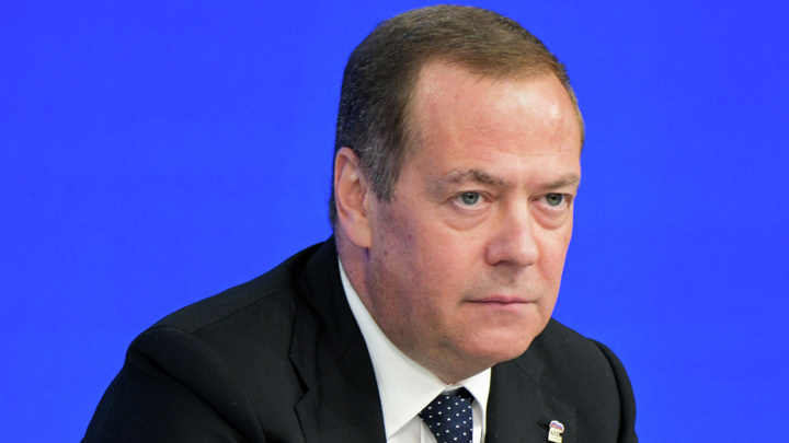 Медведев назвал нынешние действия стран Запада против РФ полноценной войной