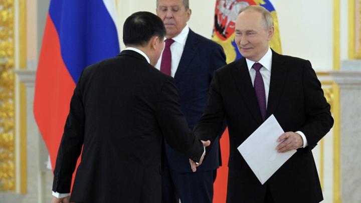 Путин: Россия изучает возможность сотрудничества с Лаосом в добыче бокситов