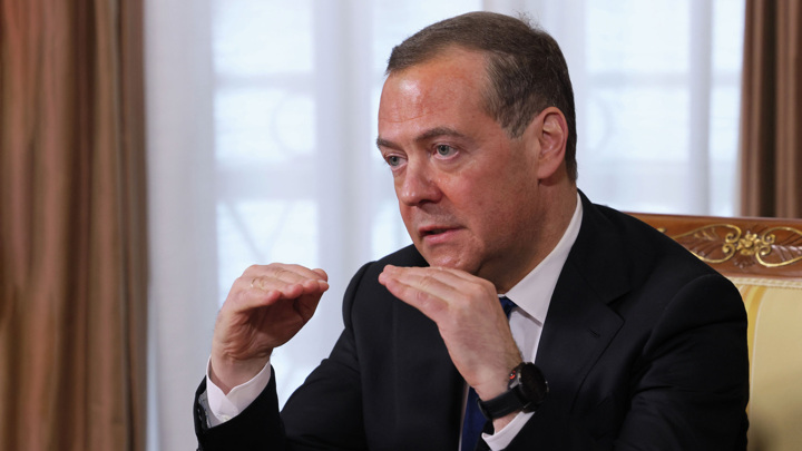 Медведев: Россия выучила уроки "Потсдама" и не питает иллюзий в отношении Запада